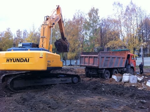 Гусеничный экскаватор «Hyundai R 250-7» от «Аренда Спецтехники»