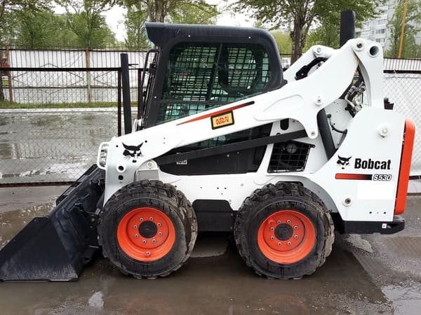 услуги мини-погрузчика Bobcat S530