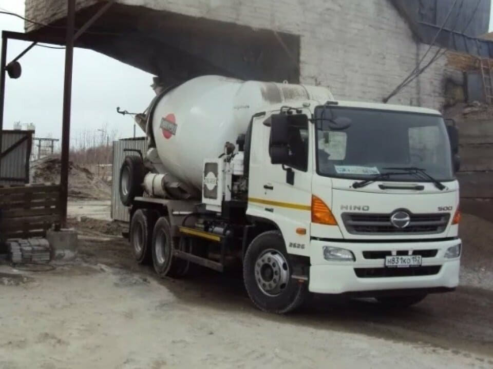 Автобетоносмеситель HINO