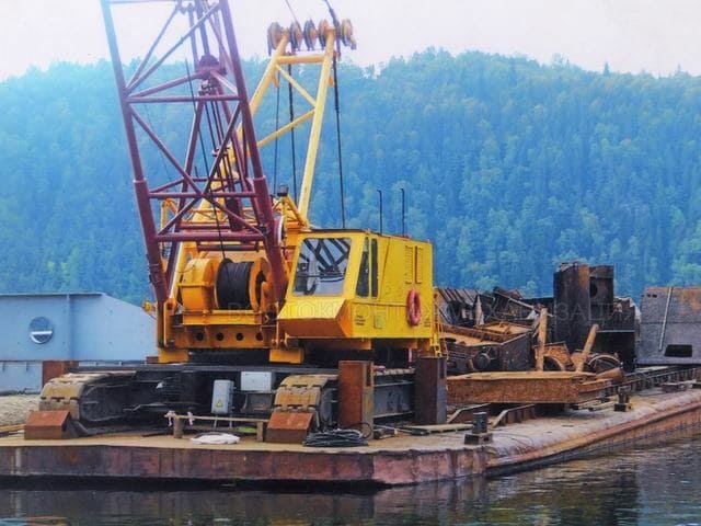 Кран гусеничный СКГ 63-100 тонн