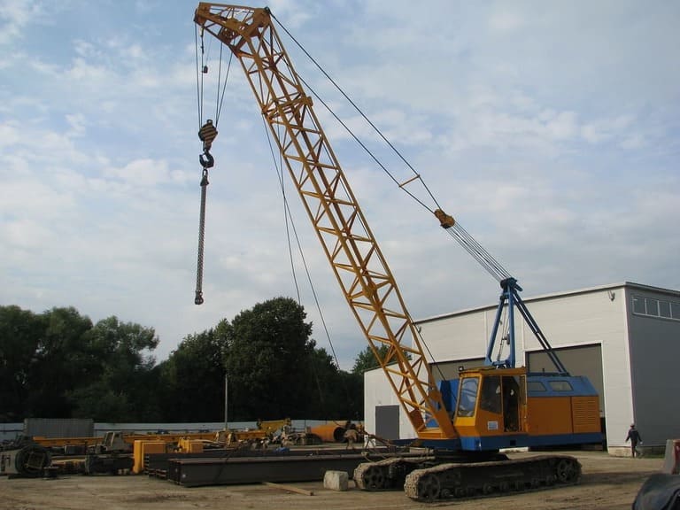 Гусеничный кран МКГ 25 тонн