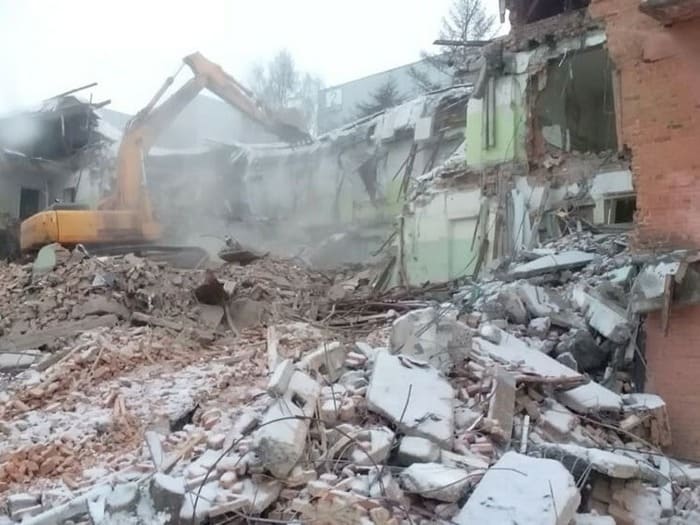 Демонтаж кирпичных зданий