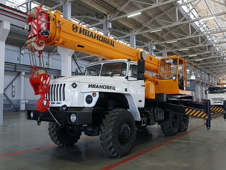 Автокран Ивановец КС-35714 