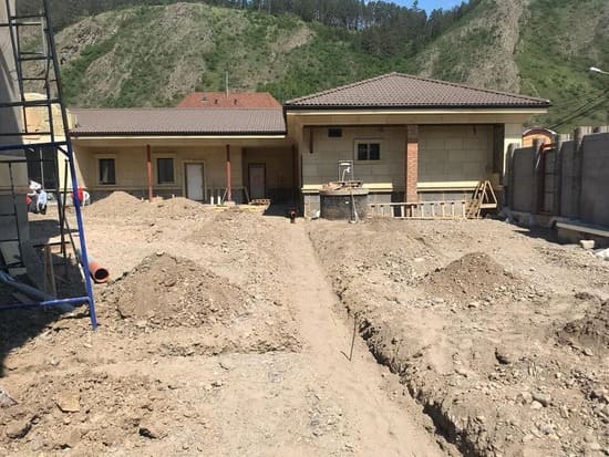 Устройство системы водоотведения и армирование плиты Устройство системы водоотведения и армирование плиты